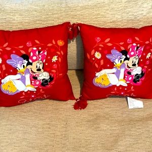 NWT (Set of 2)Disney Minnie Mouse & Daisy Duck Embroidered Tassel Throw Pillows